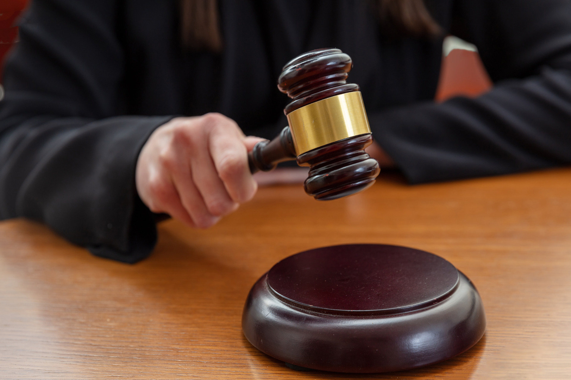 judge hand holds a gavel on law court